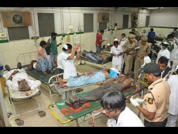 పేలుళ్ల ఫొటోలు: రక్తసిక్తం, హాహాకారాలు