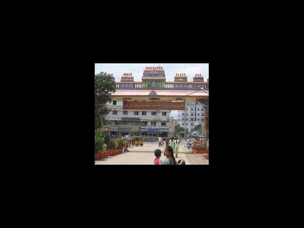 గుడి నుండి టార్గెట్ ఛేంజ్? ఉరికి ప్రతీకారమా?(పిక్చర్స్)