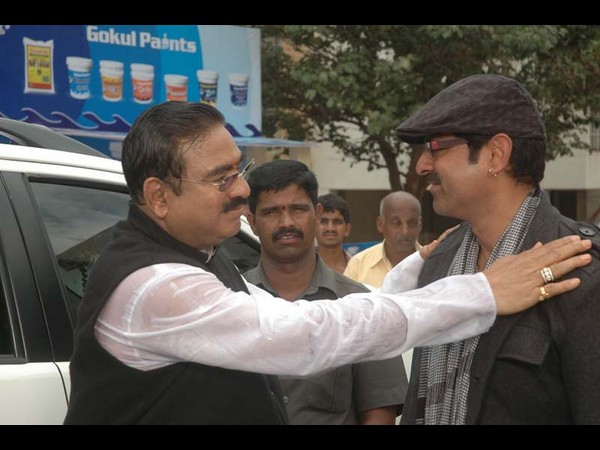 కిరణ్ ఆపరేషన్ 2: దారి చూపిన కమల్(పిక్చర్స్)