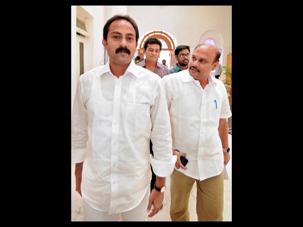 తారుమారు: కాంగ్‌లో 'జగన్' గజిబిజి(పిక్చర్స్)