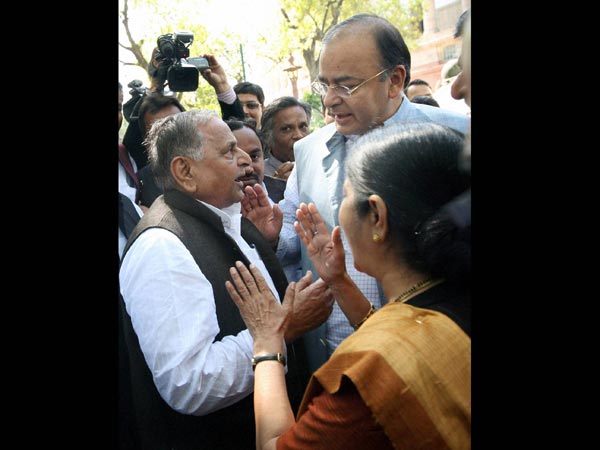 పిక్చర్స్: చిద్దూ బడ్జెట్, పదనిసలు పిక్చర్స్: చిద్దూ బడ్జెట్, పదనిసలు