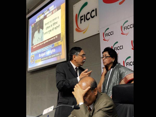 పిక్చర్స్: చిద్దూ బడ్జెట్, పదనిసలు పిక్చర్స్: చిద్దూ బడ్జెట్, పదనిసలు