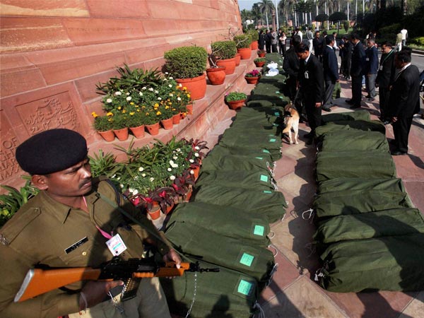 పిక్చర్స్: చిద్దూ బడ్జెట్, పదనిసలు పిక్చర్స్: చిద్దూ బడ్జెట్, పదనిసలు