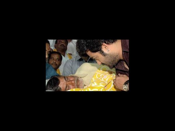 పిక్చర్స్: పచ్చపార్టీలో బాలయ్యనా, నారా లోకేషా?