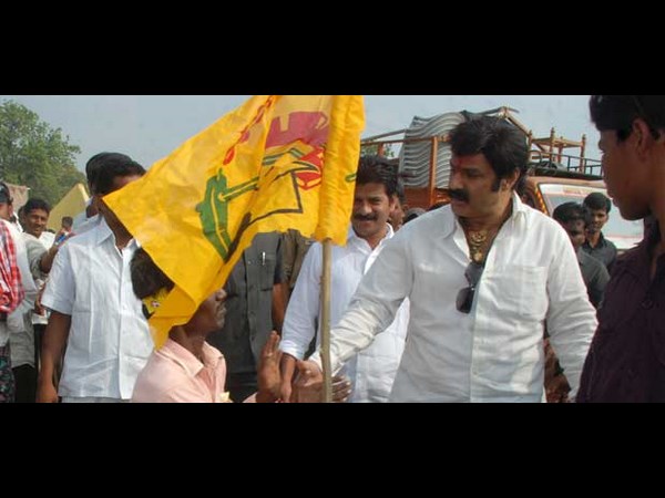 ఫొటోలు: పొలిటికల్ పార్టీలకు స్టార్ ఇమేజ్