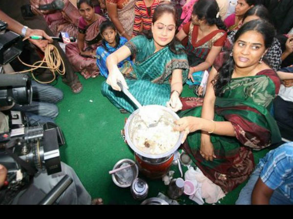 ఫొటోలు: పొలిటికల్ పార్టీలకు స్టార్ ఇమేజ్