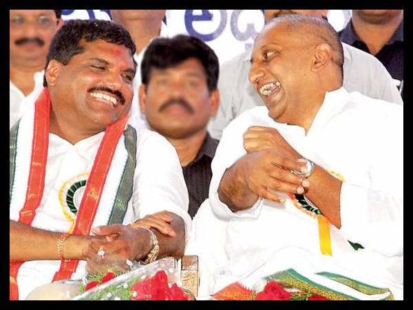 విజయమ్మ వాకిట్లో: బాబు నోట లోకేష్ సెటైర్స్(పిక్చర్స్)