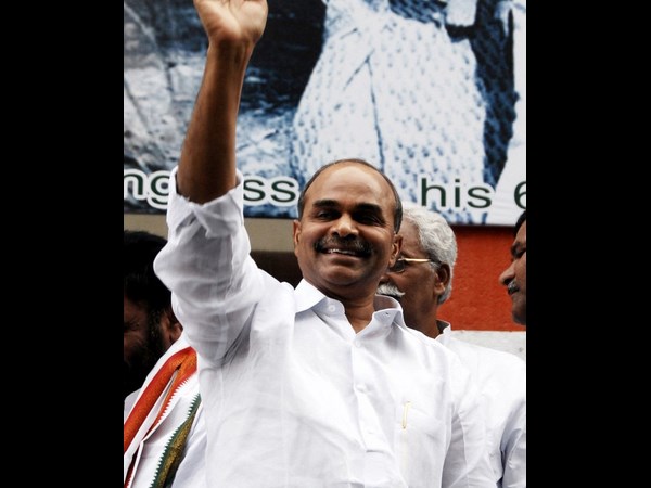 విజయమ్మ వాకిట్లో: బాబు నోట లోకేష్ సెటైర్స్(పిక్చర్స్)