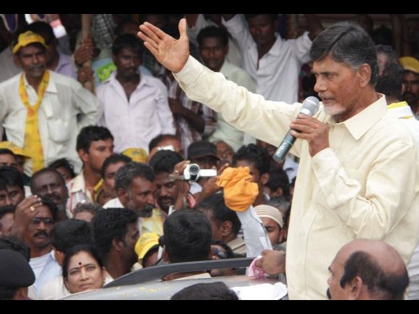 విజయమ్మ వాకిట్లో: బాబు నోట లోకేష్ సెటైర్స్(పిక్చర్స్)