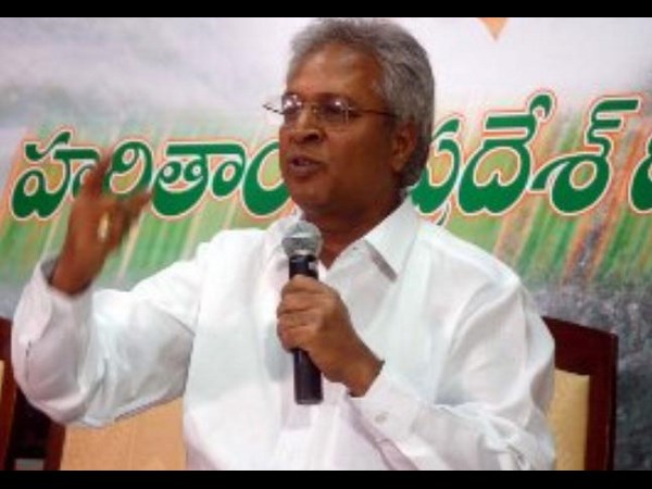 రాజమండ్రిలో స్టార్స్ ఢీ: టిక్కెట్ ఎవరిదో?(పిక్చర్స్)