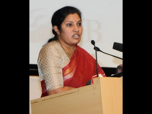 రాజమండ్రిలో స్టార్స్ ఢీ: టిక్కెట్ ఎవరిదో?(పిక్చర్స్)