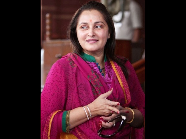 రాజమండ్రిలో స్టార్స్ ఢీ: టిక్కెట్ ఎవరిదో?(పిక్చర్స్)