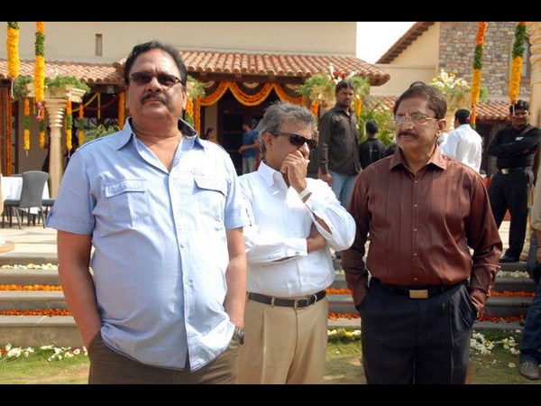 రాజమండ్రిలో స్టార్స్ ఢీ: టిక్కెట్ ఎవరిదో?(పిక్చర్స్)