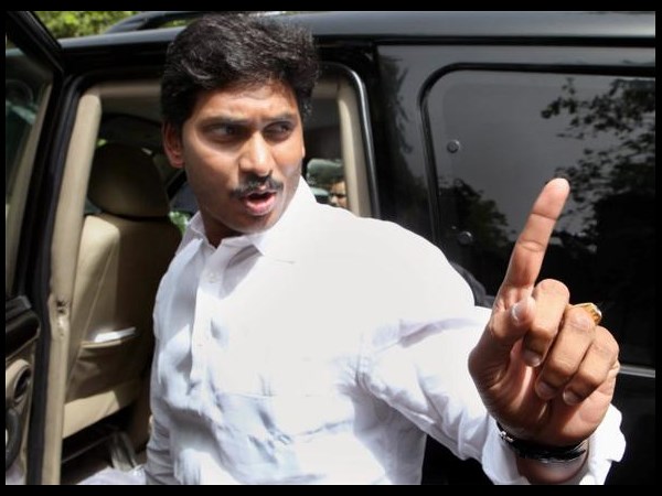 రాజమండ్రిలో స్టార్స్ ఢీ: టిక్కెట్ ఎవరిదో?(పిక్చర్స్)