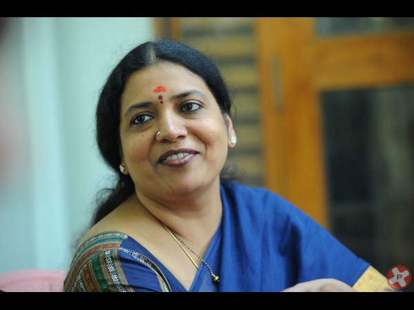 నో అట్రాక్షన్: పొలిటికల్ గేమ్‌లో హీరోయిన్స్ పల్టీ(పిక్చర్స్)