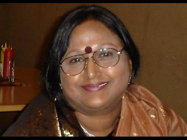 నో అట్రాక్షన్: పొలిటికల్ గేమ్‌లో హీరోయిన్స్ పల్టీ(పిక్చర్స్)