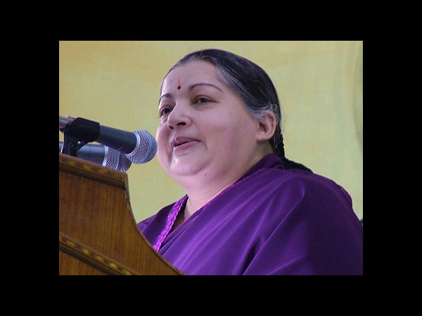 నో అట్రాక్షన్: పొలిటికల్ గేమ్‌లో హీరోయిన్స్ పల్టీ(పిక్చర్స్)