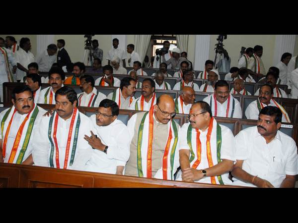 పిక్చర్స్: తొలి రోజు అసెంబ్లీ వేడిగా..