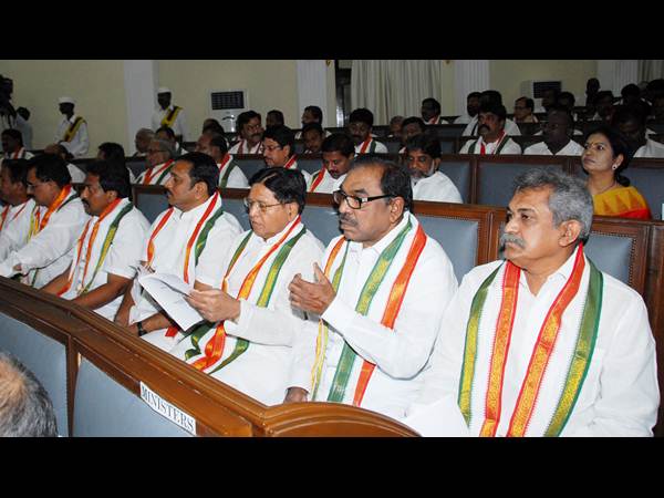 పిక్చర్స్: తొలి రోజు అసెంబ్లీ వేడిగా..