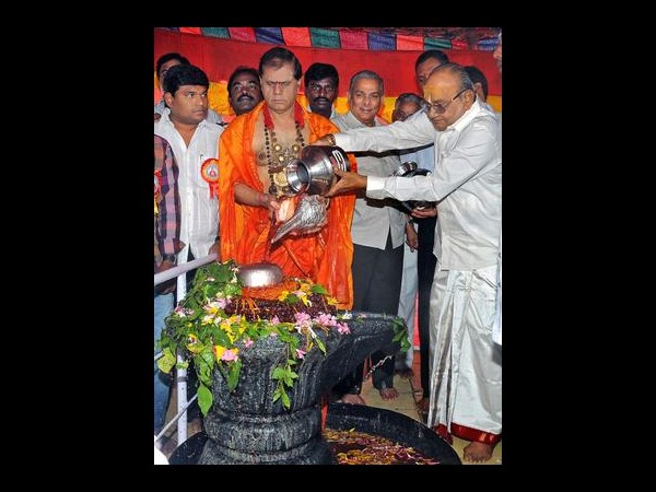 పురంధేశ్వరిపై టియస్సార్ పాచిక(పిక్చర్స్)