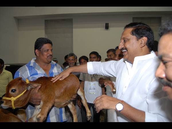 ఫొటోలు: కిరణ్ అప్పుడు సిగ్గరి, ఇప్పుడు ఇలా..