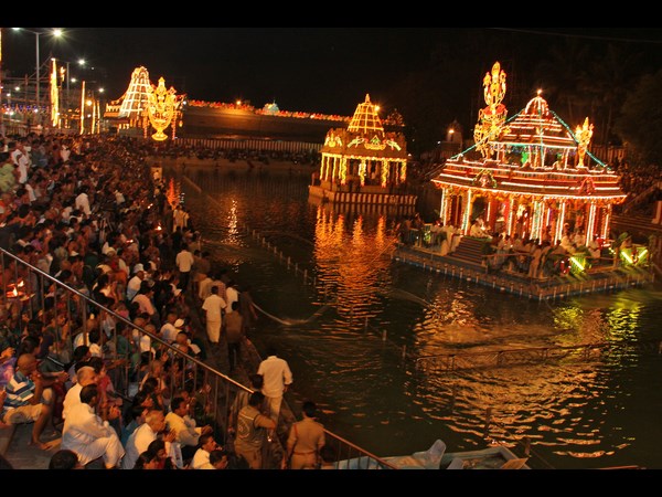 తెప్పపై శ్రీకృష్ణ స్వామి ధగధగ(పిక్చర్స్)