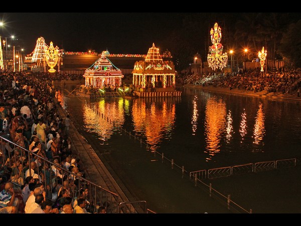 తెప్పపై శ్రీకృష్ణ స్వామి ధగధగ(పిక్చర్స్)