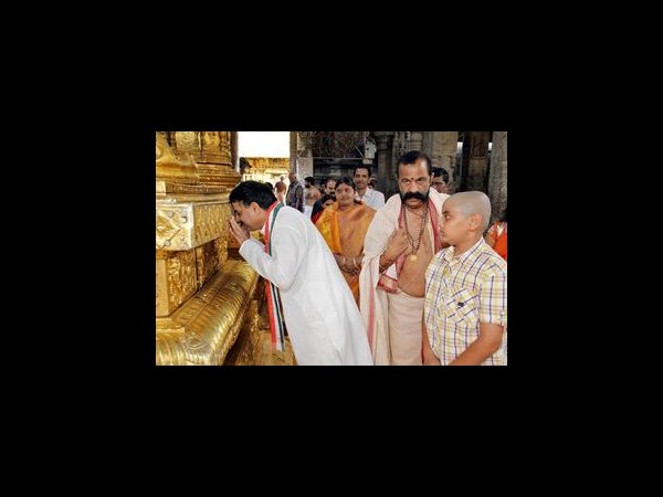 తెప్పపై శ్రీకృష్ణ స్వామి ధగధగ(పిక్చర్స్)