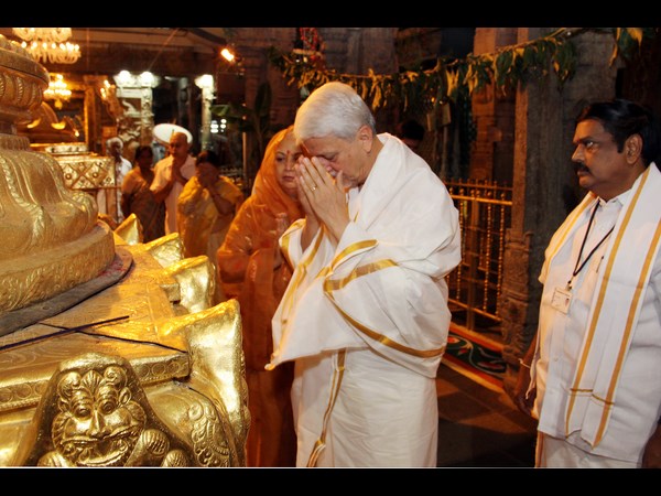 తెప్పపై శ్రీకృష్ణ స్వామి ధగధగ(పిక్చర్స్)