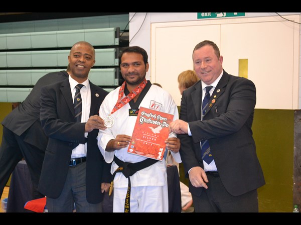 ఒయు విద్యార్థికి రజత పతకం