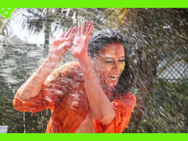 తుపాకీతో పూనం, కల్సిన మోడీ, నితీష్!(హోలీ పిక్చర్స్)