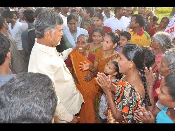 ఫొటోలు: బాబు స్టయిల్ మారిందా?