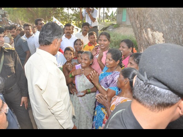 ఫొటోలు: బాబు స్టయిల్ మారిందా?