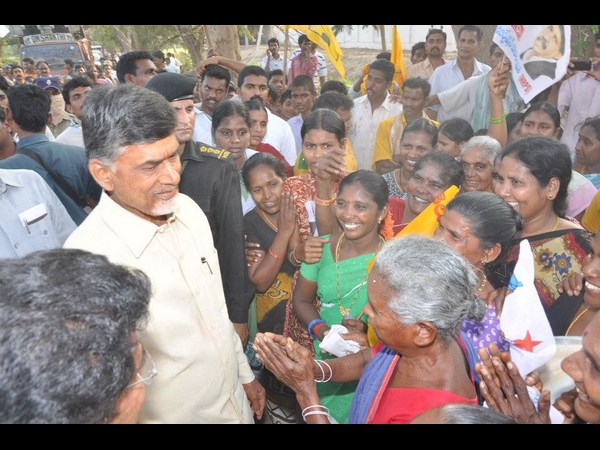 ఫొటోలు: బాబు స్టయిల్ మారిందా?