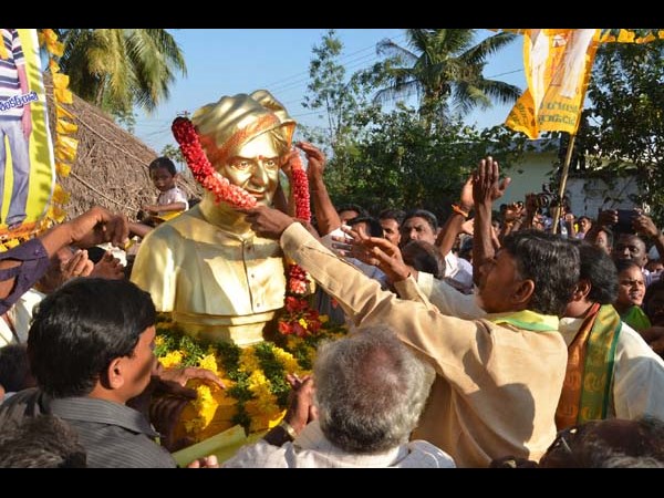  జూ. ఎన్టీఆర్: బాలయ్య వ్యూహం మిస్‌ఫైర్? (ఫొటోలు)