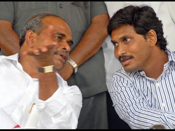  ఫొటోలు: జగన్ సహా ఐదుగురు నడిపించారు