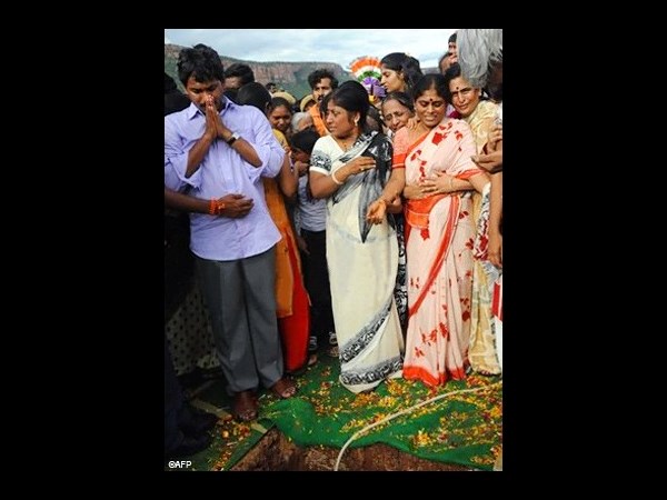 పాదయాత్రల ఫీవర్: ఢిల్లీలో గుసగుస (పిక్చర్స్)