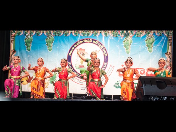 ఫొటోలు: ఎన్నారైల ఉగాది వేడుకలు