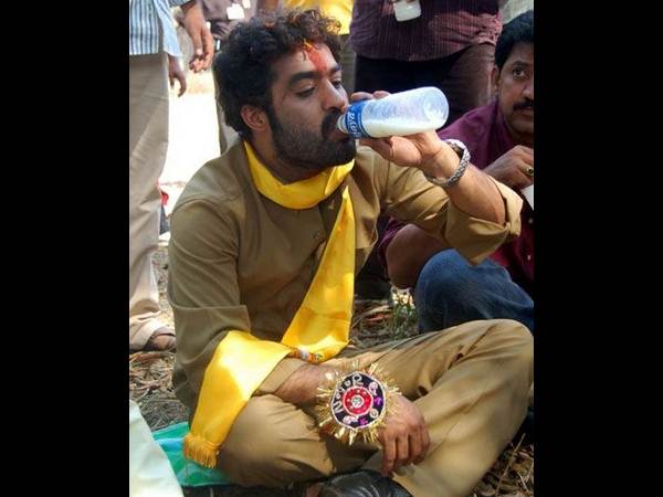 సినీ గ్లామర్‌కు నీళ్లొదిలేస్తున్న బాబు!(పిక్చర్స్)