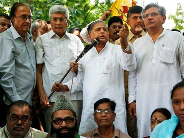 జయ సరే: బాబు, జగన్, కెసిఆర్‌ల్లో ఎవరు? (పిక్చర్స్)