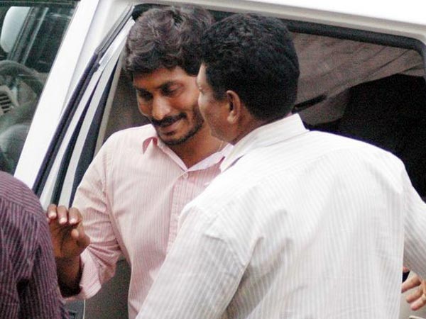 జయ సరే: బాబు, జగన్, కెసిఆర్‌ల్లో ఎవరు? (పిక్చర్స్)