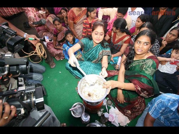 ఫొటోలు: వచ్చే ఎన్నికల్లో తారలు