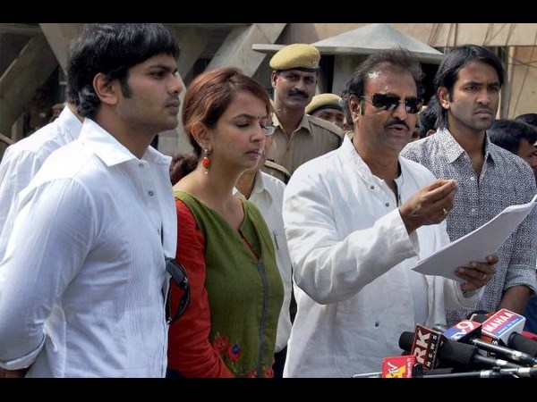 పిక్చర్స్: సినీ పెద్దలు ఏ రాజకీయ పార్టీ వైపో?