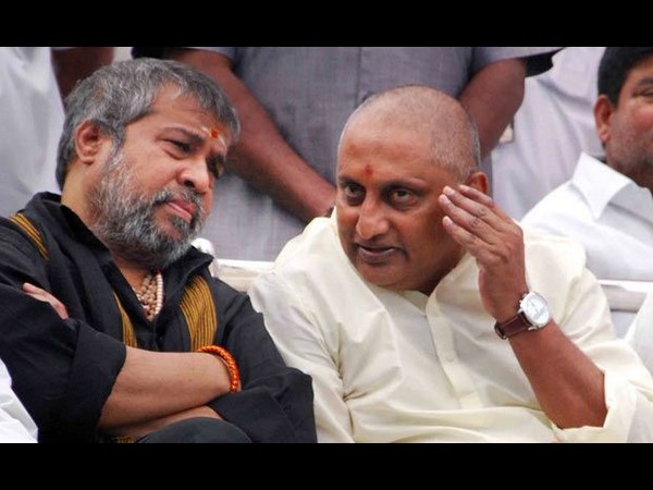 పిక్చర్స్: ఆధిపత్య పోరులో చిరు సహా అగ్రనేతలు