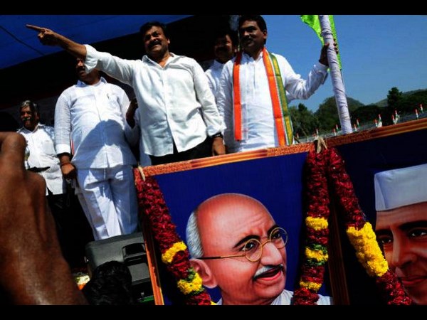 పిక్చర్స్: ఆధిపత్య పోరులో చిరు సహా అగ్రనేతలు