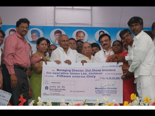 పిక్చర్స్: ఆధిపత్య పోరులో చిరు సహా అగ్రనేతలు