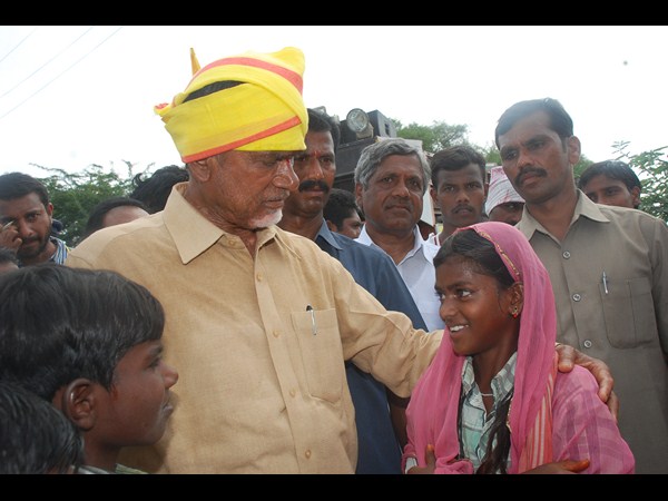 టిడిపి బోనమెత్తిన బాబు: వైయస్ రికార్డు బ్రేక్