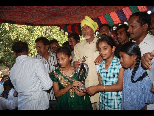 టిడిపి బోనమెత్తిన బాబు: వైయస్ రికార్డు బ్రేక్