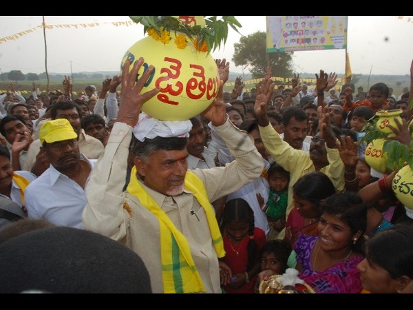 టిడిపి బోనమెత్తిన బాబు: వైయస్ రికార్డు బ్రేక్