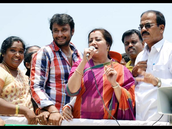 తెలుగోడి ప్రచారం, హీరోయిన్ల ఎక్స్ట్రా(పిక్చర్స్) తెలుగోడి ప్రచారం, హీరోయిన్ల ఎక్స్ట్రా(పిక్చర్స్)